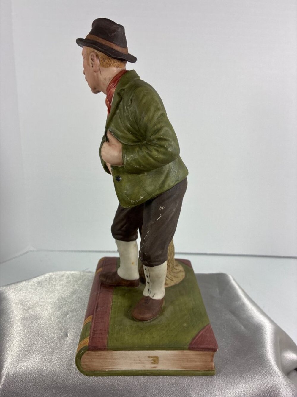Vintage Aynsley The Poacher Figurine - Picture 6 of 11